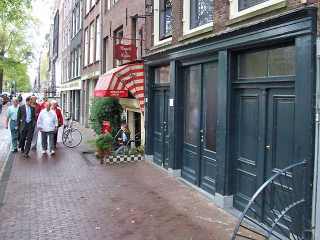 Group in front op Anne Frank house